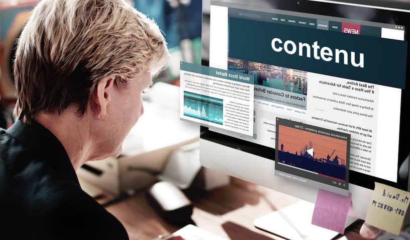 blogueur en train de rédiger du contenu