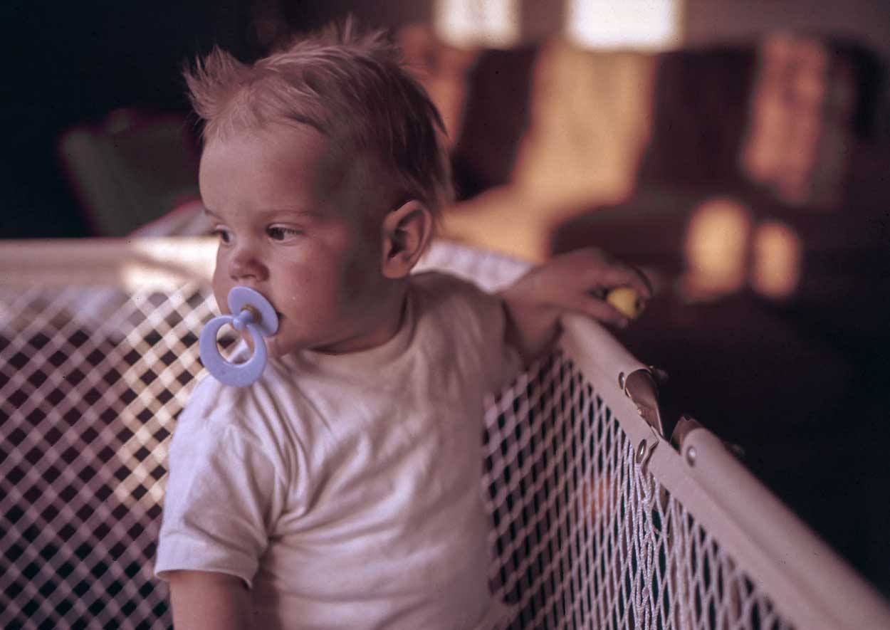bébé dans son parc